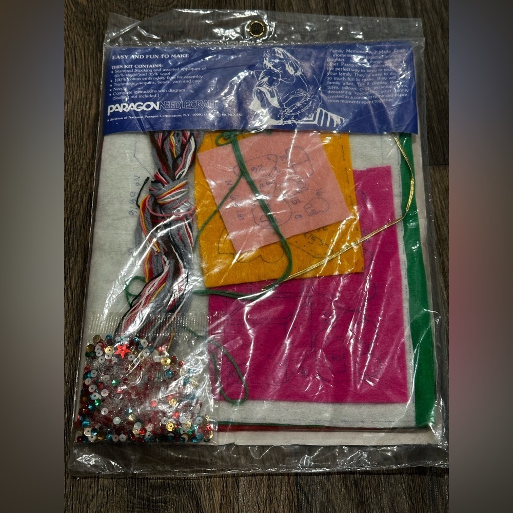 PARAGON Christmas Stocking Kit Under The Tree 6616 16 Inch Long NIB - Picture 4 of 4